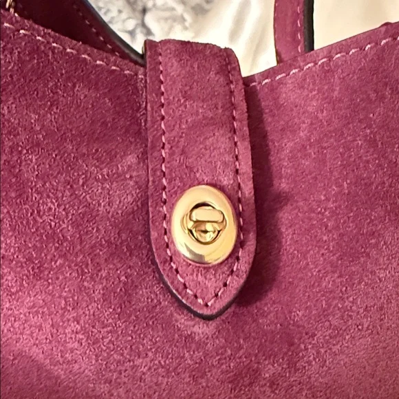 ♥️Coach NWT Maroon Hadley Mini Crossbody Bag /Turn lock closure & Gold Hardware